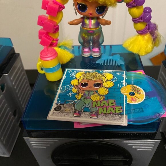 L.O.L - Picture 9 of 16